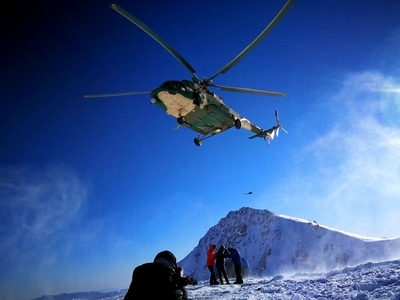 登山-救援行动-雪崩-飞机-直升飞机 图片素材