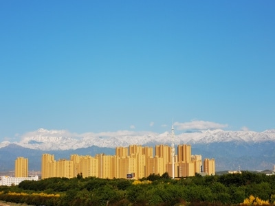 疆山美地-雪山-新疆-博格达峰-城市 图片素材