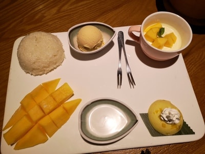 珞寂朵-泰国料理-椰青汁-黄咖喱牛腩-美食 图片素材