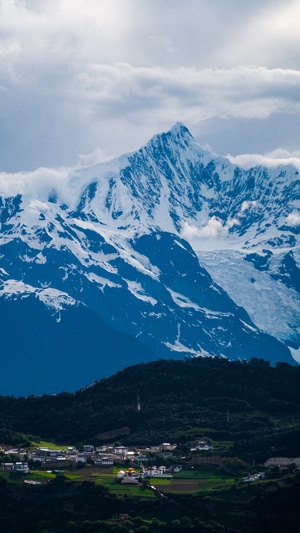 云南-雪山-214国道-卡瓦格博-尘世烟火 图片素材