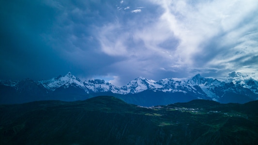 你好2020-尘世烟火-梅里雪山-白云-蓝天白云 图片素材