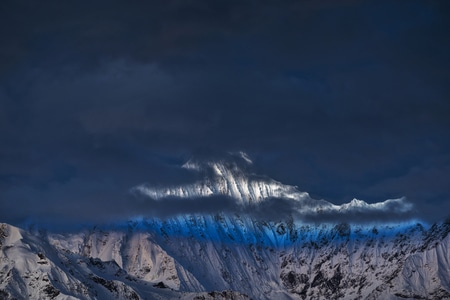 梅里雪山-白云-蓝-卡瓦格博-你好2020 图片素材
