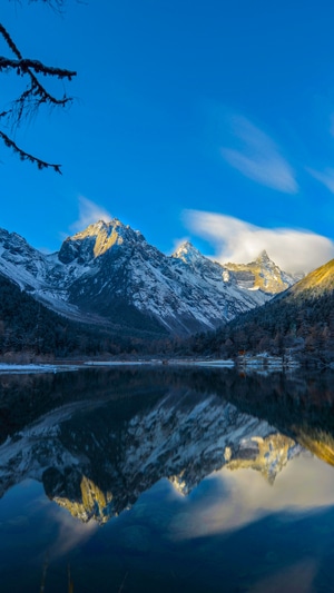 川西-毕棚沟-雪景-白云-蓝天 图片素材