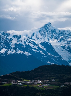 蓝调-雪山-云雾-云南-迪庆 图片素材