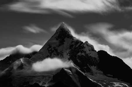梅里雪山-缅茨姆-黑白-你好2020-梅里雪山 图片素材