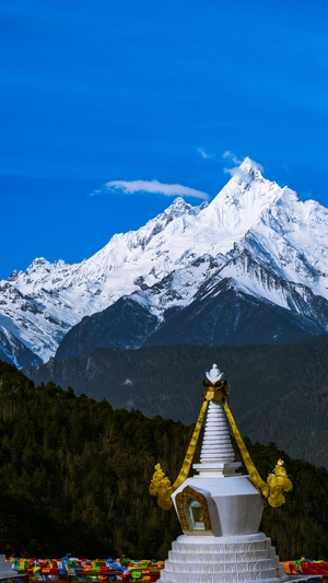 214国道-梅里雪山-缅茨姆-白塔-蓝 图片素材