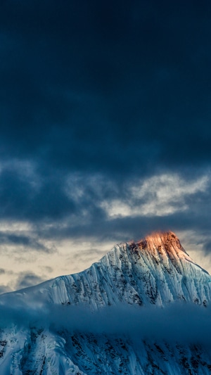 梅里雪山-214国道-德钦-迪庆-日照金山 图片素材