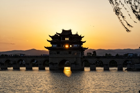 云南-建水-双龙桥-日落-你好2020 图片素材