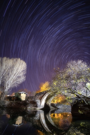 星空-星轨-拱桥-溪流-沙溪古镇 图片素材