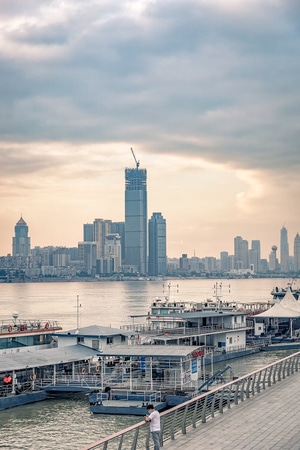 城市-建筑-摩天大楼-河流-水域 图片素材