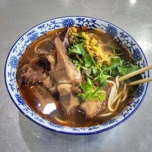 你好2020-午餐-面条-牛肉面-午餐 图片素材