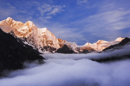 高原神鹰-美轮美奂的镜湖-山峰-雪山-山 图片素材