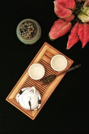 手机摄影-静物-色彩-香炉-红叶 图片素材