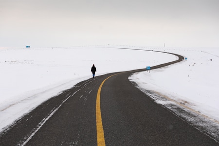 冬季-一个人-公路-旅行-雪 图片素材