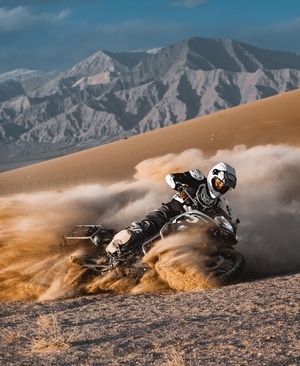 高速定格-摩托车-越野-摩旅-雪山沙漠 图片素材