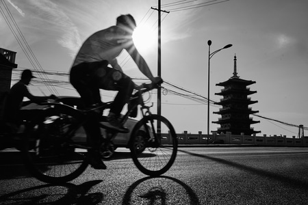 上海-街拍-自行车-演出-骑车人 图片素材