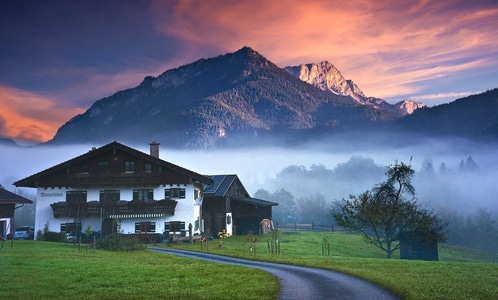 旅拍-德国-小山村-平流雾-日出时分 图片素材