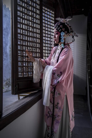 甪直古镇拍摄居屋-表演艺术-女人-女性-美女 图片素材