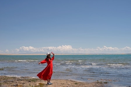 青海湖-旅行中-美女-女性-女人 图片素材