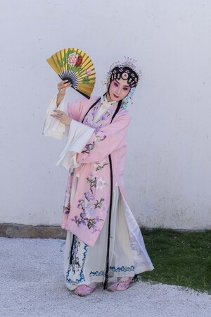 甪直古镇拍摄居屋-表演艺术-女人-女性-戏子 图片素材