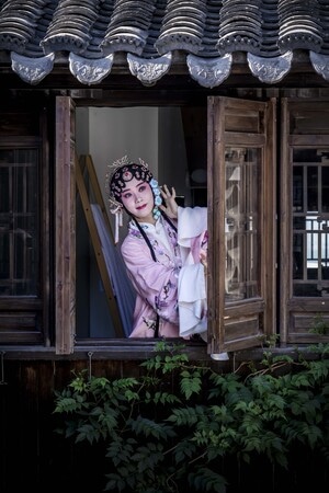 甪直古镇拍摄居屋-表演艺术-女人-女性-女生 图片素材