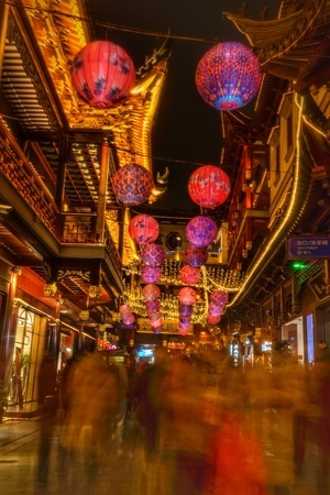 豫园城隍庙-过节的人们-街道-古建筑-灯笼 图片素材