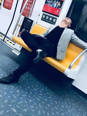 看你的城市-日系人像-你好秋天-男人-男性 图片素材