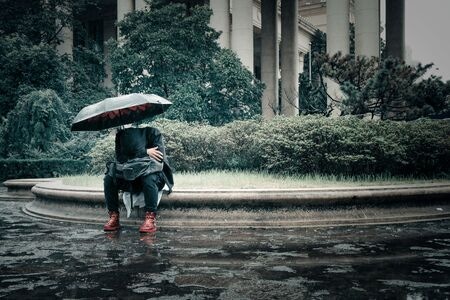 人物-花坛-男性-街道-男人 图片素材