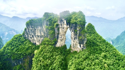 张家界市-航拍-山-山峰-树林 图片素材