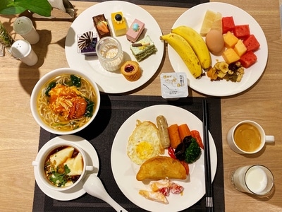 早餐打卡-豆腐脑-慕斯蛋糕-咖啡-美食 图片素材