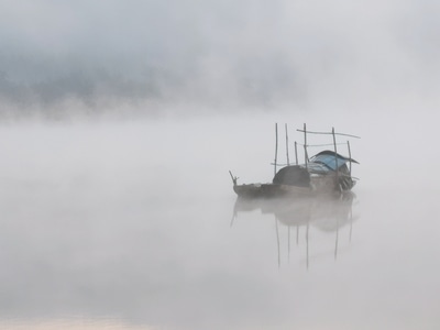 风景-江-江流-雾-船只 图片素材