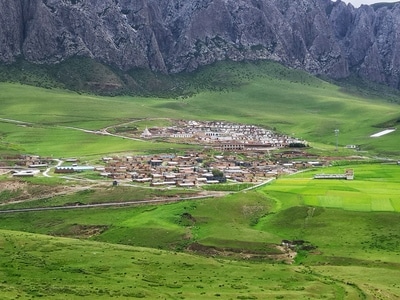 我要上封面-旅行-村庄-大山-风景 图片素材