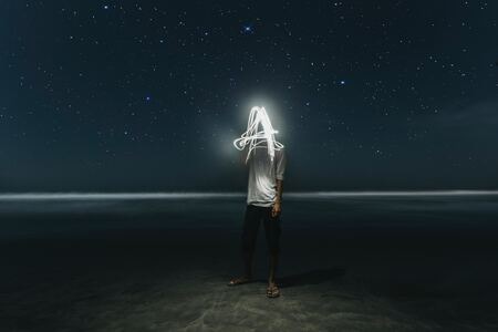 电脑传图-天空-生活-夜晚-男人 图片素材