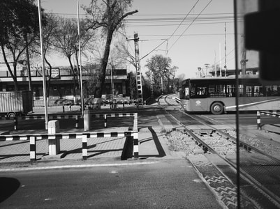 手机摄影-街头巷尾-城市-道路-泊油路 图片素材