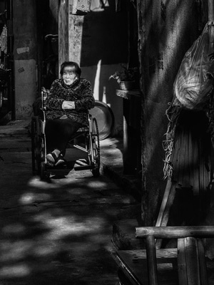 街拍-人物-会文路-棚户区-箱包 图片素材