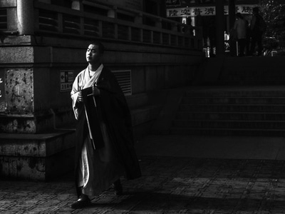 嘉定-寺庙-僧人-萨克斯-美女 图片素材