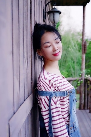 生活-情绪-抓拍-人像-女孩 图片素材
