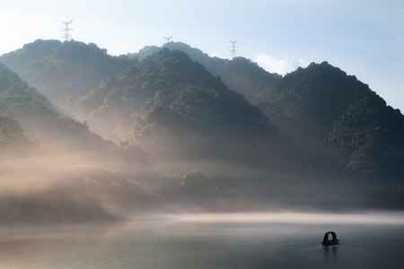 风光-旅行-山水-晨雾-渔船 图片素材