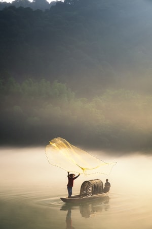 风光-旅行-山水-晨雾-渔船 图片素材