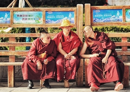 冬日暖阳-人文-教徒-信徒-佛教徒 图片素材