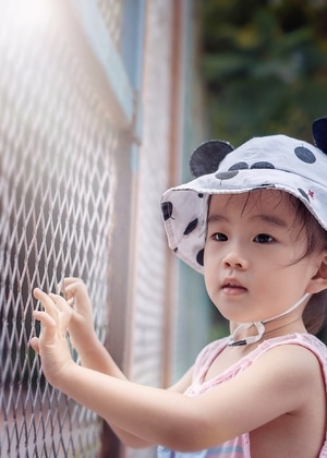 女孩儿-公园-你好2020-拍娃党-自然光 图片素材