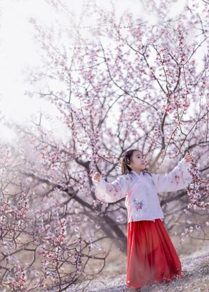 女孩儿-裙子-小美好-儿童摄影-自然光 图片素材