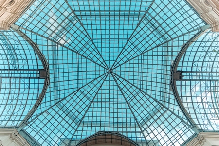 对称美-俄罗斯-莫斯科-商场玻璃顶-简洁 图片素材