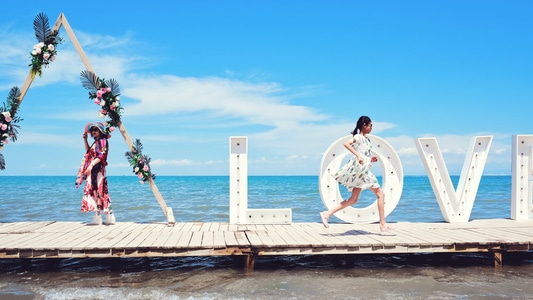 青海湖-旅游-女人-女性-青海湖 图片素材