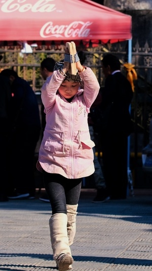 塔尔寺-青海-女人-女性-遮阳伞 图片素材
