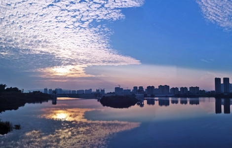 四川长宁-东山水库-风光-天空-城市 图片素材