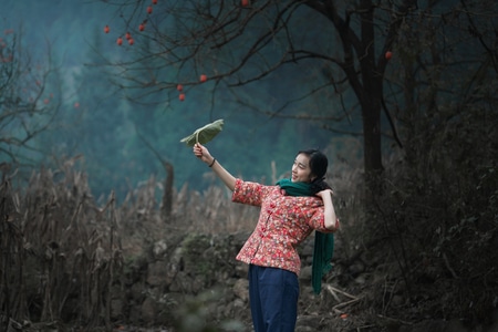 人像-环境人像-弱光-美女-女性 图片素材