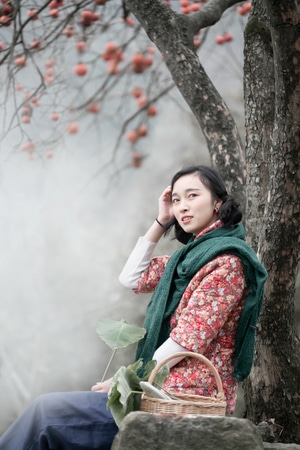 人像-环境人像-弱光-美女-女性 图片素材