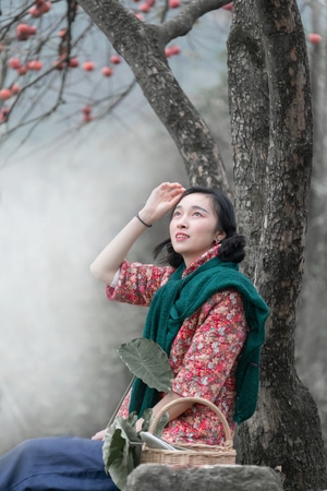 人像-环境人像-弱光-美女-女性 图片素材