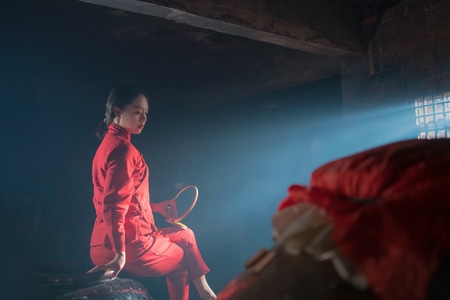 人像-弱光-暗调-美女-女性 图片素材